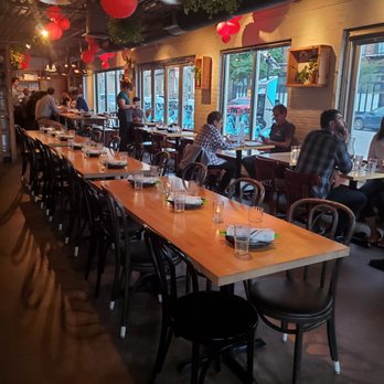 Mott St - Interior. 6:10pm Thursday - Asian Fusion Near Me - Chicago, Illinois