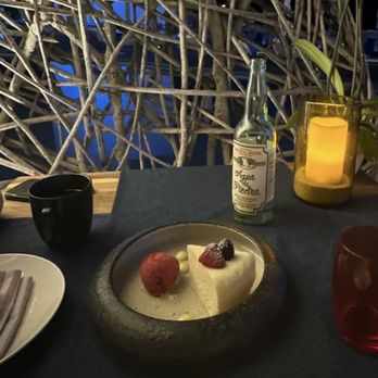 Nido - Cheesecake with raspberry wasabi ice cream - Peruvian Near Me - San José del Cabo, BCS Nido - Cheesecake with raspberry wasabi ice cream - Peruvian Near Me - San José del Cabo, BCS