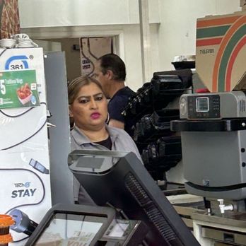 7-Eleven - Es la sra que tiene mal actitud con la gente - Convenience Stores Near Me - Diamond Bar, California