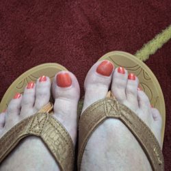 Daisy Nails & Spa - She did a terrible job!
