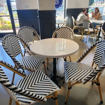 Paris Baguette - Cute seating - Bakeries Near Me - Monrovia, California