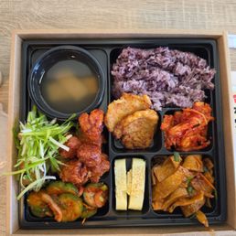 CHILBAN with pork and spicy fried chicken CHILBAN with pork and spicy fried chicken