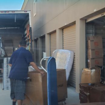 Pro Movers - Unloading the truck - Movers Near Me - Anaheim, California Pro Movers - Unloading the truck - Movers Near Me - Anaheim, California
