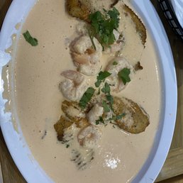 Pescado en salsa de camarones Pescado en salsa de camarones