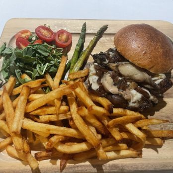 Château 13 Restaurant & Wine Bar - Hamburger and Frites - Modern European Near Me - Bradenton, Florida Château 13 Restaurant & Wine Bar - Hamburger and Frites - Modern European Near Me - Bradenton, Florida