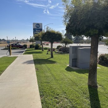 Best Western Americana - New landscaping outside - Hotels Near Me - Dinuba, California