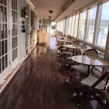 Anchor In - Sunny Common Area overlooking the Harbor - Hotels Near Me - Hyannis, Massachusetts