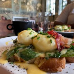 Hevre - Eggs Benedict