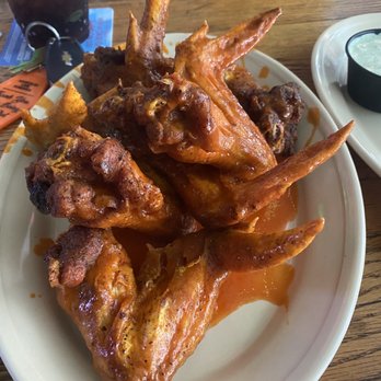 The Peanut - Half Dozen Buffalo Chicken Wings - Dive Bars Near Me - Kansas City, Missouri