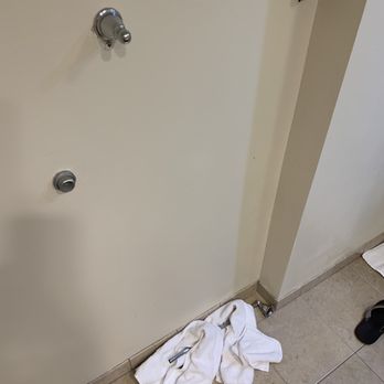 Planters Inn - Towel bar fell off - Hotels Near Me - Savannah, Georgia Planters Inn - Towel bar fell off - Hotels Near Me - Savannah, Georgia