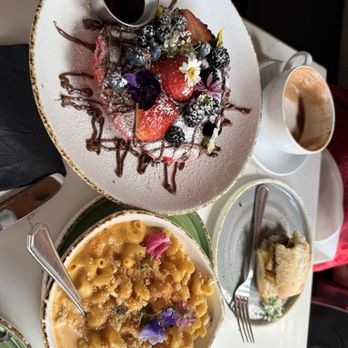Arden Restaurant - Pink pancake and Lobster Mac n cheese - Breakfast & Brunch Near Me - West Hollywood, California
