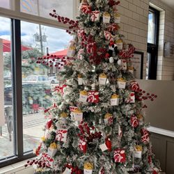 Oakwood Center - It's cold outside... It's Christmas baby!