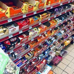 Desert Aire Motel & Shell Minimart - So many Reese's candies! Yum!