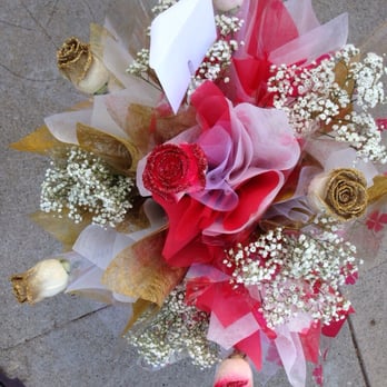 Dannhiflowers - USC themed roses, which was bigger than my body - Florists Near Me - San Gabriel, California Dannhiflowers - USC themed roses, which was bigger than my body - Florists Near Me - San Gabriel, California