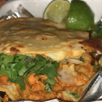 Tacos La Palmita - Chicken w/ mixed sauce - Mexican Near Me Tacos La Palmita - Chicken w/ mixed sauce - Mexican Near Me
