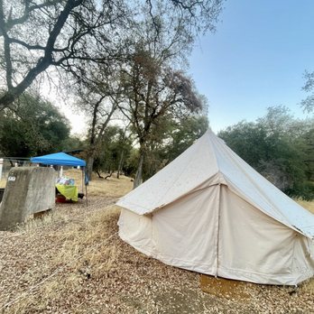 Folsom Lake Peninsula Campground - 1 of the 2 glamping site- tent with 2 full size beds. - Boating Near Me - Pilot Hill, California