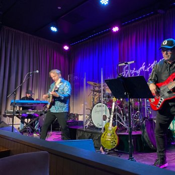 Spaghettini - Steve Oliver ... what a great show!!! - Italian Near Me - Seal Beach, California Spaghettini - Steve Oliver ... what a great show!!! - Italian Near Me - Seal Beach, California