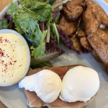 Bowood by Niche - Eggs Benedict - Breakfast & Brunch Near Me - Saint Louis, Missouri