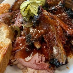 Bates City BBQ - Mixed meat plate