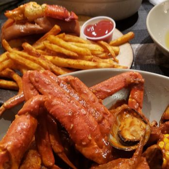Capri Seafood - Get to crackin! This is when our entree arrived before our apps were done. - Seafood Near Me - Providence, Rhode Island