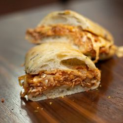 Hungry Birds - BBQ PULLED PORK: Bbq pulled pork with spicy coleslaw and cheese