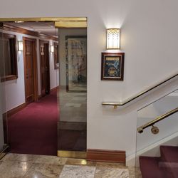 Highlife Massage - Hallway to Marvin's suite