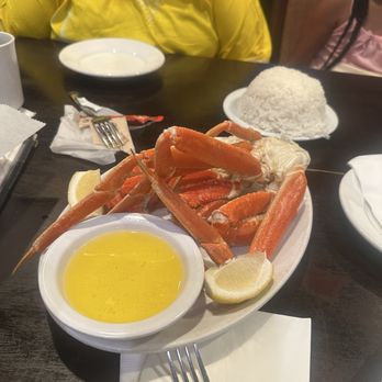 Side Street Inn - Snow crab legs - Hawaiian Near Me - Honolulu, Hawaii Side Street Inn - Snow crab legs - Hawaiian Near Me - Honolulu, Hawaii