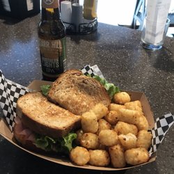 Turbo Grill - Club sandwich and Tots