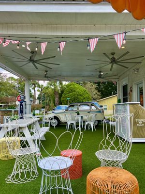 Finches Sandwiches & Sundries by null