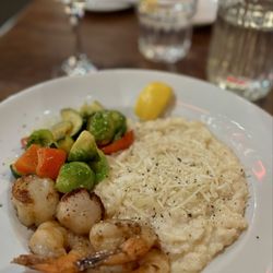 Venicia - Risotto with scallops and prawns. Special order accommodated by the chef. Delicious!
