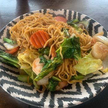 Mae Sai Thai Food - My friend's chow mein with shrimp. - Thai Near Me - Temecula, California