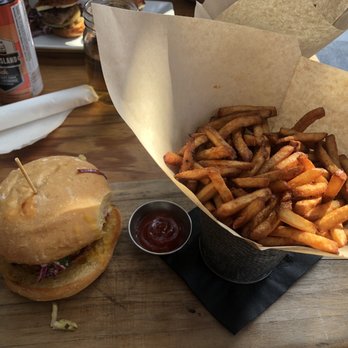 Mill Street Brew Pub - Fried chicken sandwich - Brewpubs Near Me - Toronto, Ontario Mill Street Brew Pub - Fried chicken sandwich - Brewpubs Near Me - Toronto, Ontario