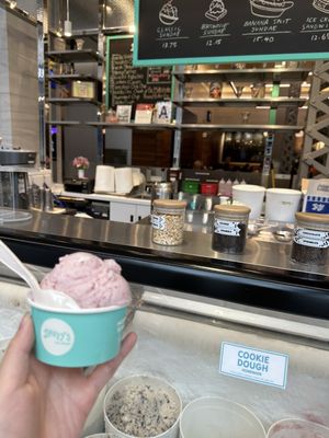 Davey's Ice Cream by null