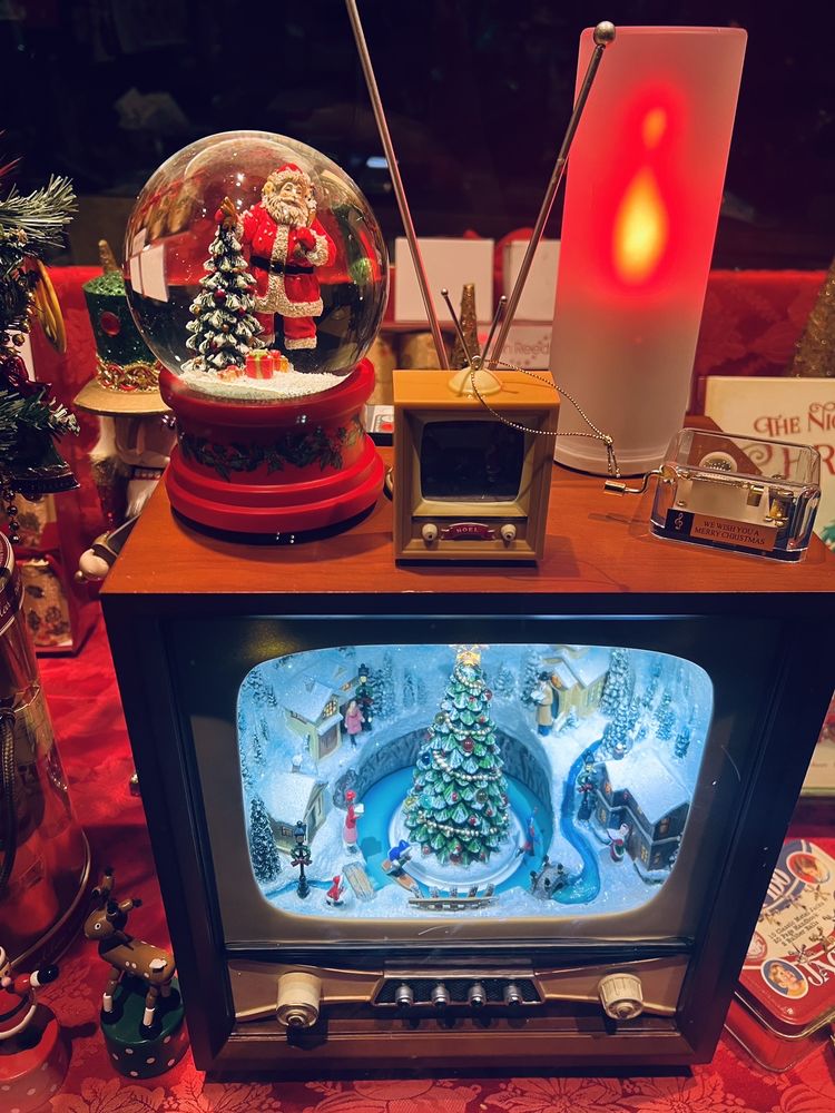 FAIRFAX VARIETY Updated September 2024 68 Reviews 61 Broadway