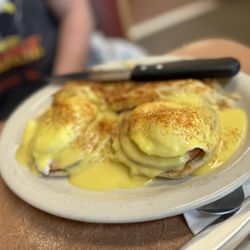 Terri's Cafe - Original Eggs Benedict