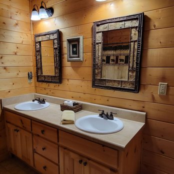 Blue Sky Cabin Rentals - Hidden Valley Paradise cabin. Terrace level bathroom. - Vacation Rentals Near Me - Ellijay, Georgia Blue Sky Cabin Rentals - Hidden Valley Paradise cabin. Terrace level bathroom. - Vacation Rentals Near Me - Ellijay, Georgia