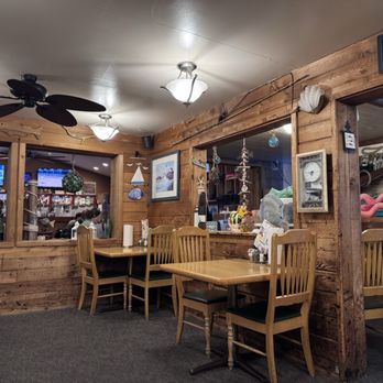 Wally's Chowder House & Broiler - Dining area - Seafood Near Me - Des Moines, Washington Wally's Chowder House & Broiler - Dining area - Seafood Near Me - Des Moines, Washington