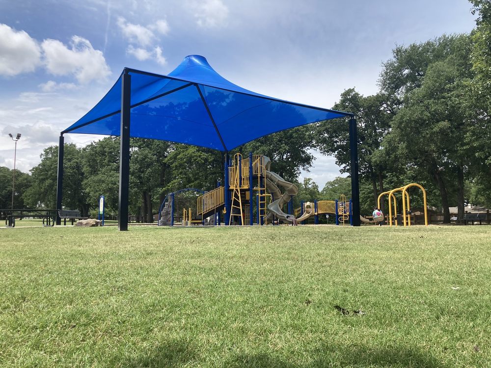 WOODLAND WEST PARK Updated September 2024 3200 Norwood Ln