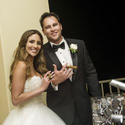 El Canito Cigars - The happy couple with a El Cañito Cigar in their hands.