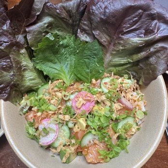 Belles Beach House - Poke bowl with salmon - Tiki Bars Near Me - Venice, California