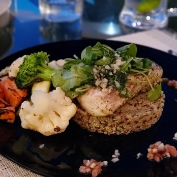 George's - Grilled Mahi served over a bed of Quinoa, topped with mixed greens and a side of grilled vegetables. - Mexican Near Me - San José del Cabo, BCS