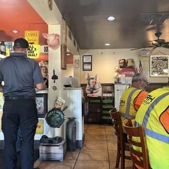 Brother's BBQ - Inside - Barbeque Near Me - Pensacola, Florida