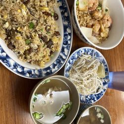Heng Seng Restaurant - Seafood Dry Noodles & beef fried rice. It comes with a bowl of soup on the side