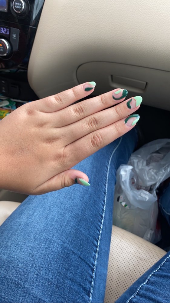 La Nails Logo