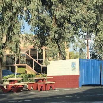 EZ Burger & Grill - some outdoor seating... by the trash?!?! whyyyy -_-' - Burgers Near Me - Upland, California