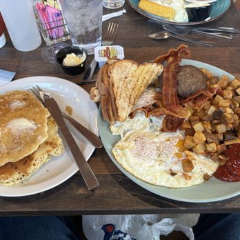 Ramsey’s Diner - Masterson Station - Big breakfast - Bars Near Me - Lexington, Kentucky