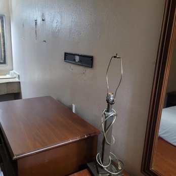 Baymont by Wyndham Mobile/ I-65 - No tv, dirty stained walls - Hotels Near Me - Mobile, Alabama Baymont by Wyndham Mobile/ I-65 - No tv, dirty stained walls - Hotels Near Me - Mobile, Alabama