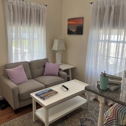 Cape Cottage Inn - Small sitting area