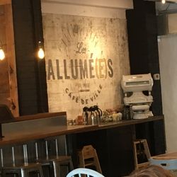Les Allumées - Leur mur personnalisé