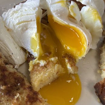 Downtown cafe - Poached eggs, beautiful!! - Breakfast & Brunch Near Me - Pittsburg, California
